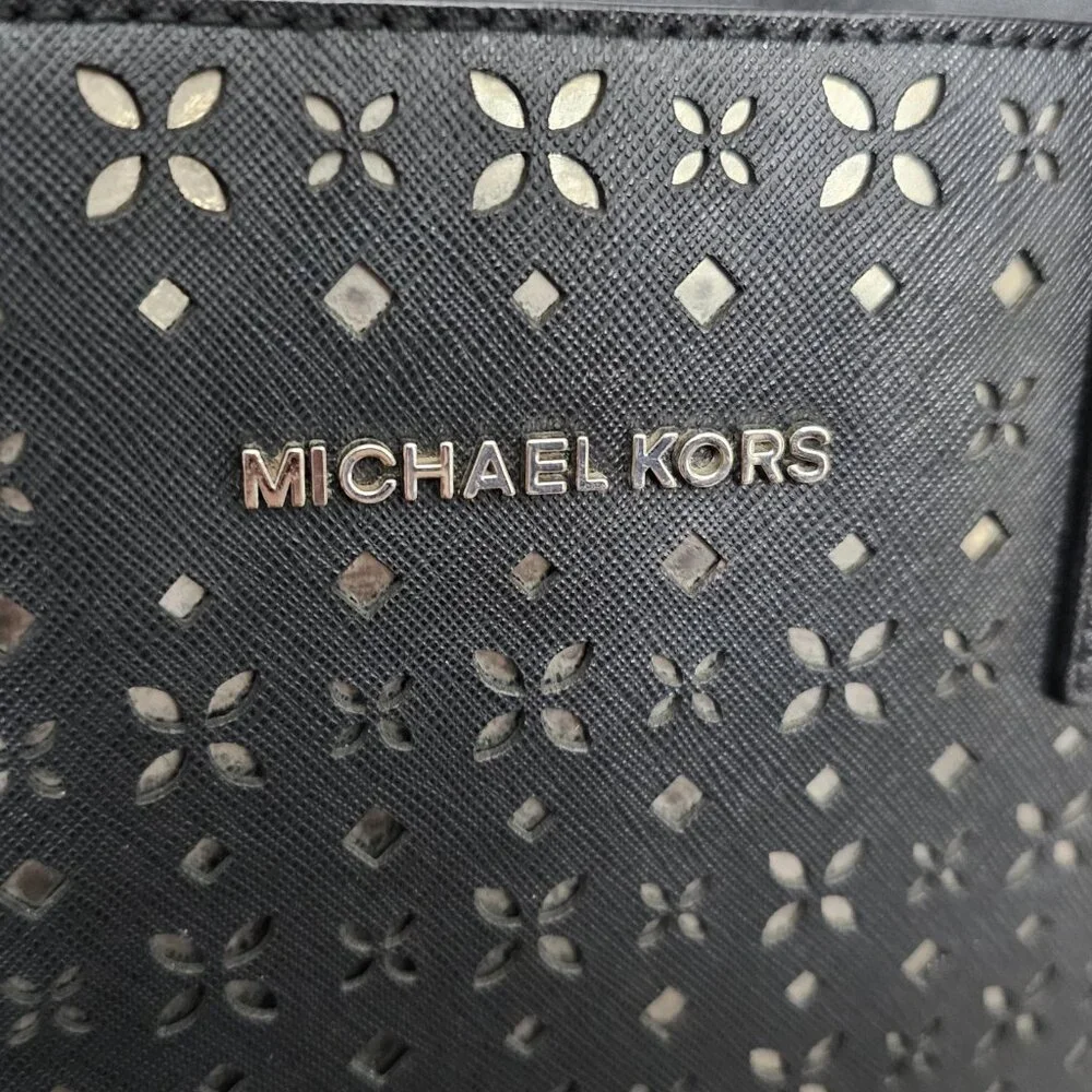Michael Kors Hayley Tote Laser-cut Leather Medium Black And Silver Handbag COA - Picture 2 of 15